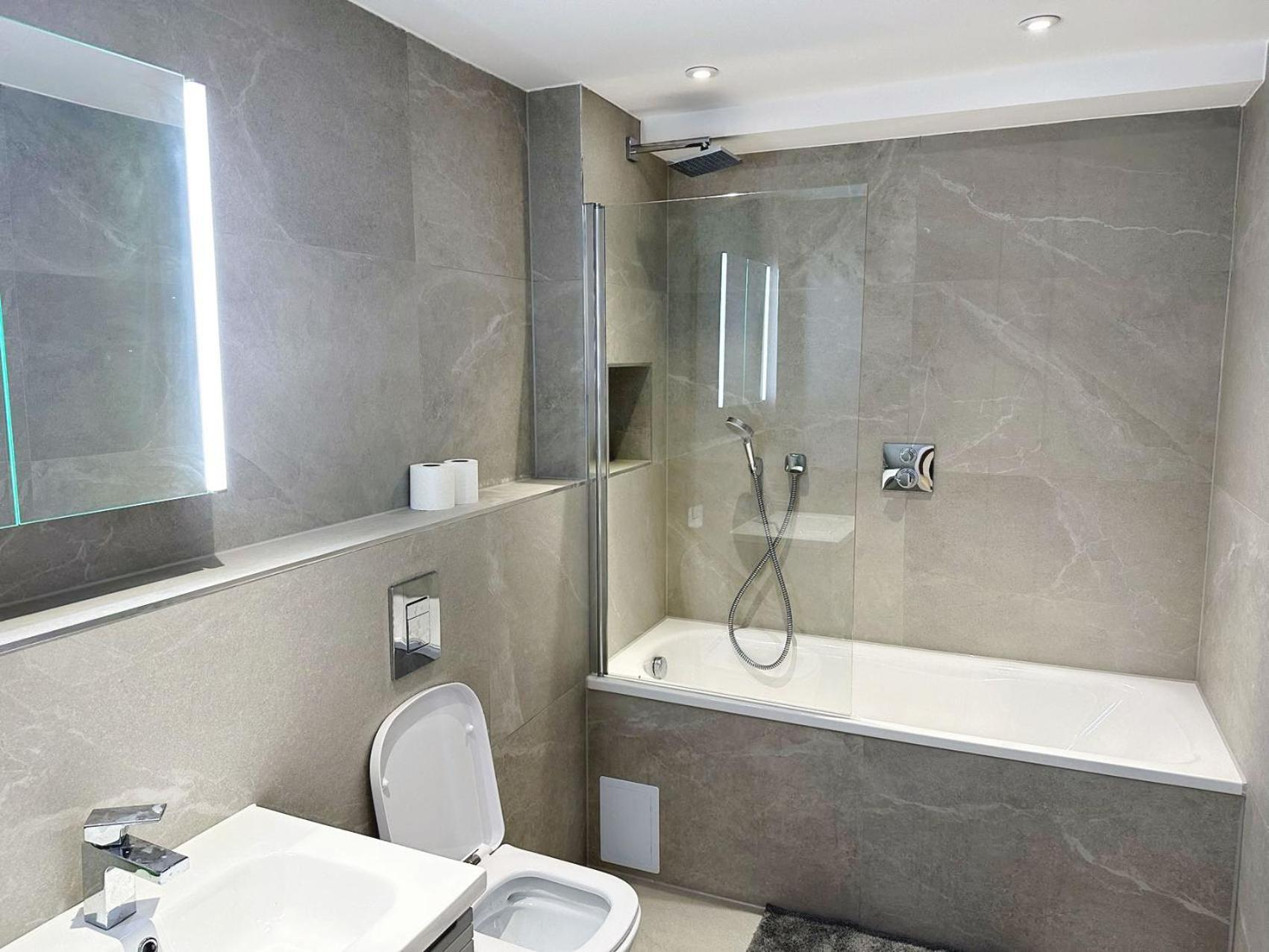 Luxury Modern Flat Near Center Apartment London Bagian luar foto