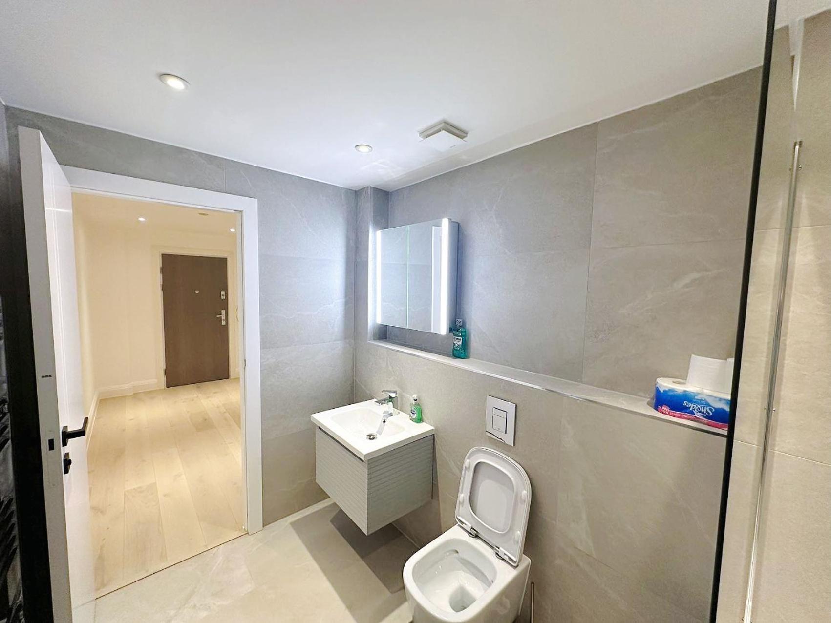 Luxury Modern Flat Near Center Apartment London Bagian luar foto